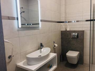 Фото номера Номер Делюкс с кроватью размера «king-size» Отель Park Hotel Dobrodzień г. Dobrodzień 3